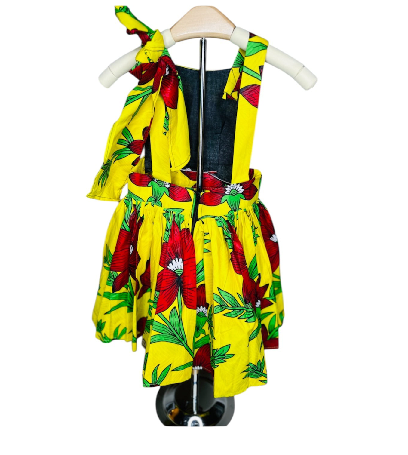 Sunrise jumpsuit for girls 3 to 5 yrs.
African outfit.